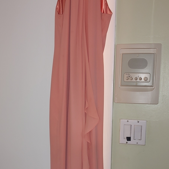 Beautiful peach gown - Picture 4 of 4